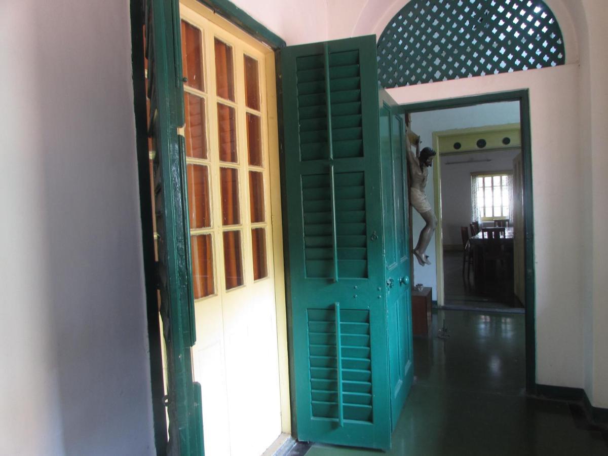 Ywca Gallway Guest House كولكاتا المظهر الخارجي الصورة